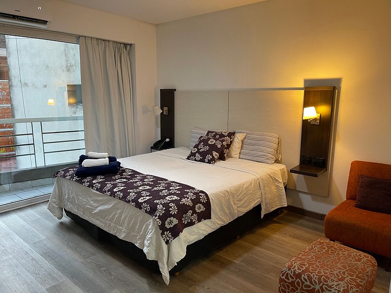 Apartamento com Varanda no Coração de Buenos Aires