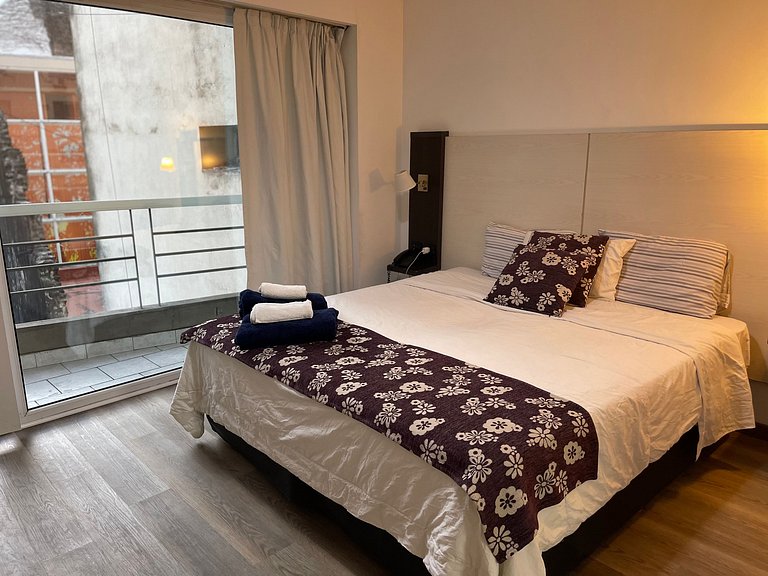 Apartamento com Varanda no Coração de Buenos Aires