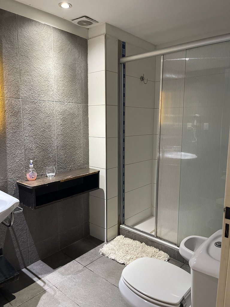 Apartamento com Varanda no Coração de Buenos Aires