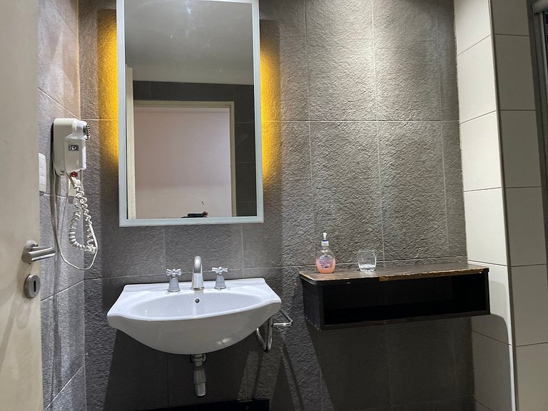 Apartamento com Varanda no Coração de Buenos Aires