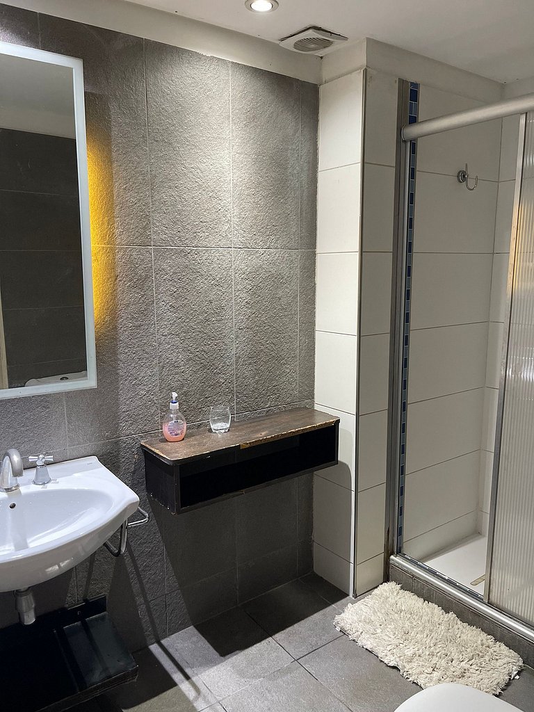 Apartamento com Varanda no Coração de Buenos Aires