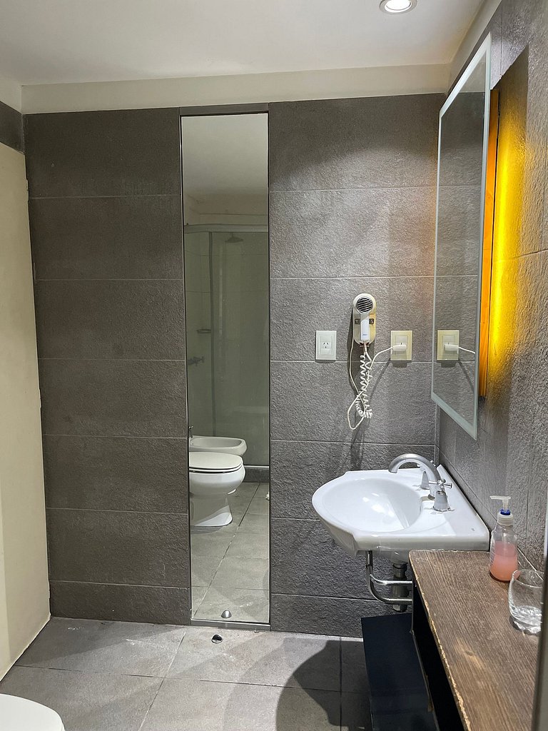 Apartamento com Varanda no Coração de Buenos Aires