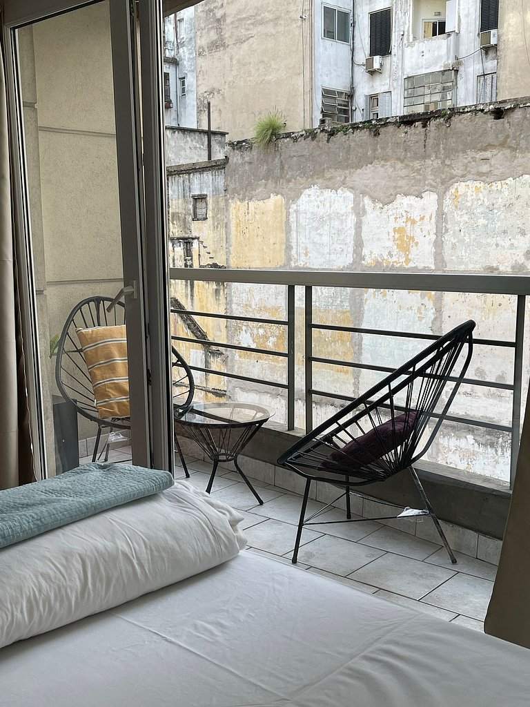 Bright apartment just steps from Puerto MD