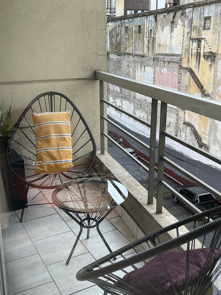 Bright apartment just steps from Puerto MD