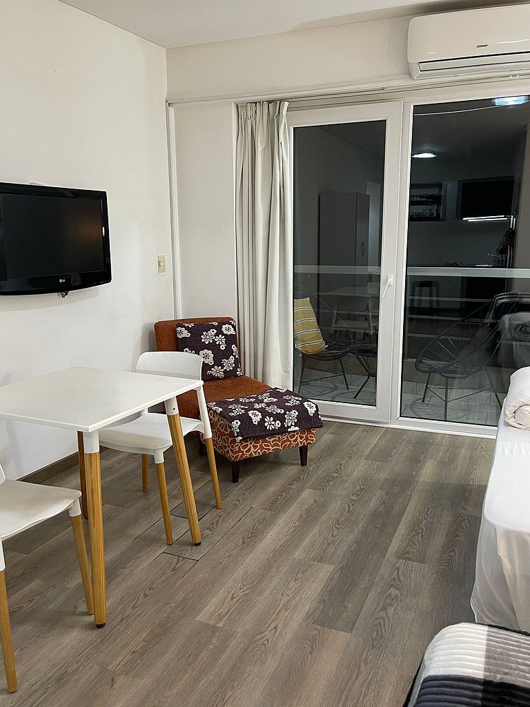 Bright apartment just steps from Puerto MD