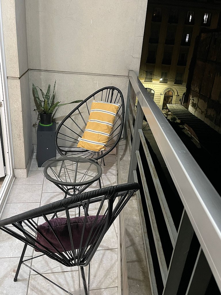 Bright apartment just steps from Puerto MD